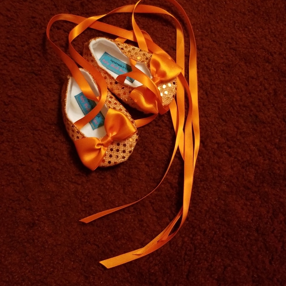 Soft bottom baby shoes